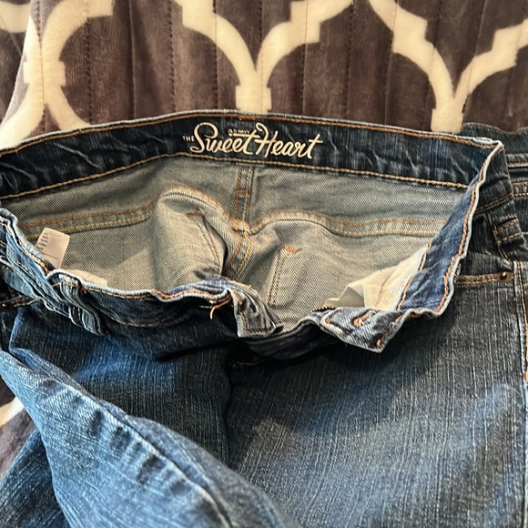 Old navy the sweetheart jeans size 2. - Picture 2 of 4